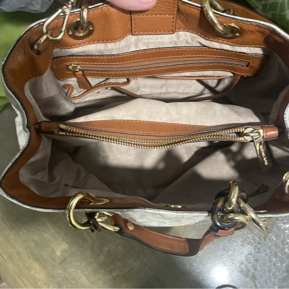 Michael Kors White and Tan Shoulder Bag - Picture 7 of 7
